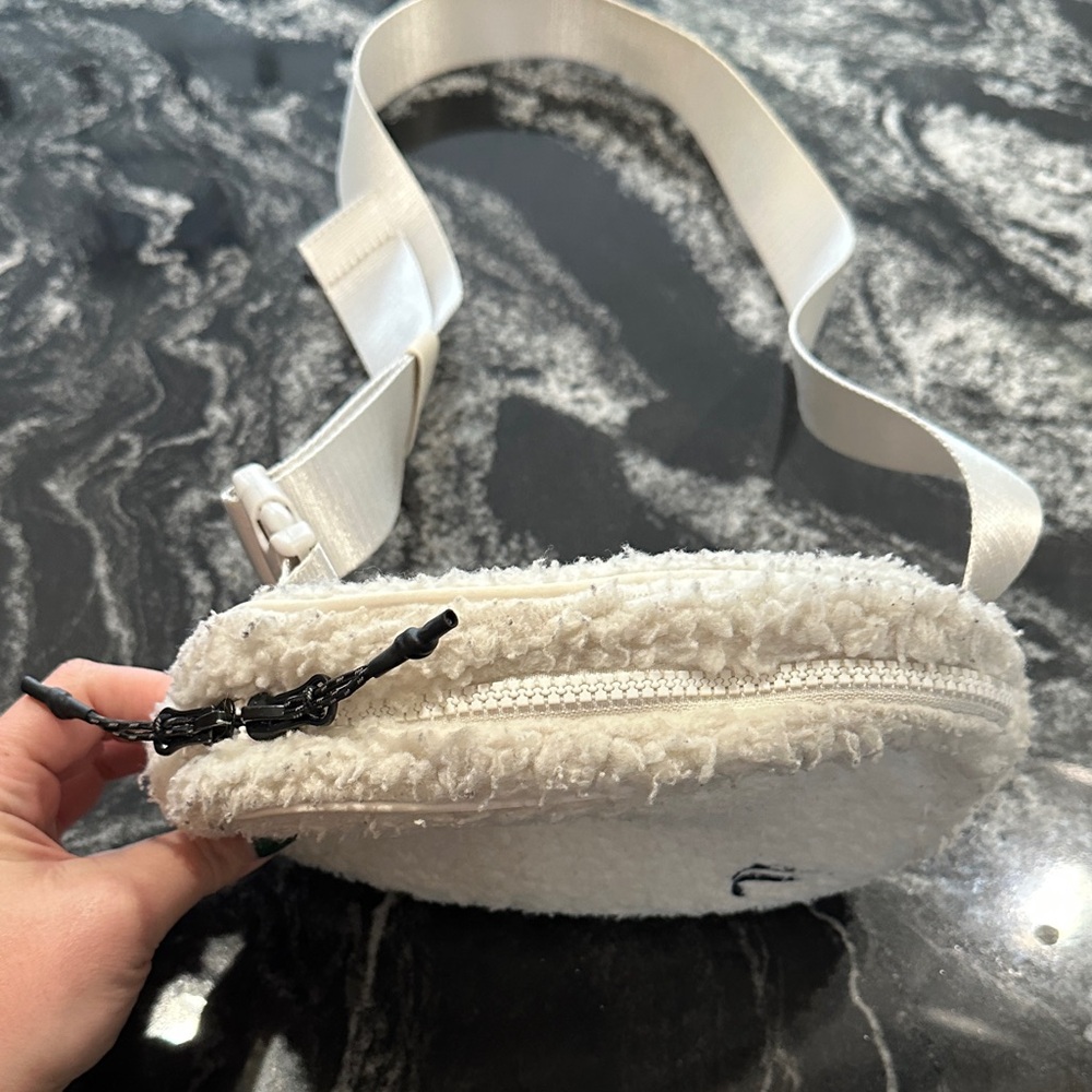 Fabletics Sherpa Crossbody Belt Bag - Picture 2 of 6